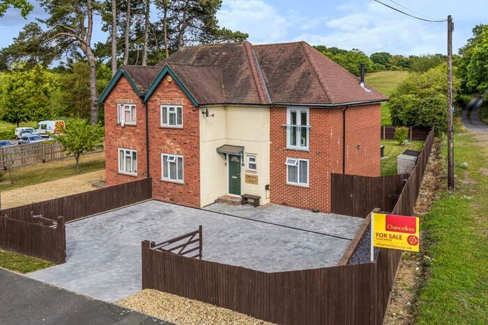 4 Bedroom Semi-Detached House For Sale In Sandford Farm, Tadley, RG26