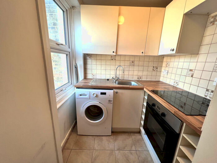 1 Bedroom Flat To Rent In New Cross Road, New Cross, SE14