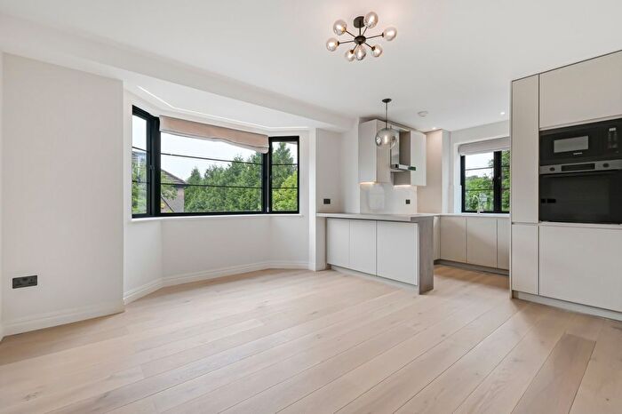 2 Bedroom Flat To Rent In Hampstead Gardens, Temple Fortune, NW11