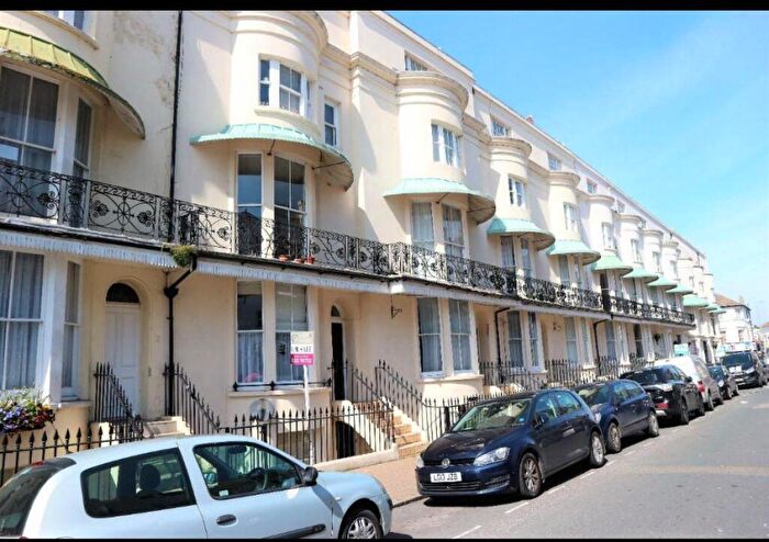1 Bedroom Flat For Sale In Cavendish Place, Eastbourne, BN21