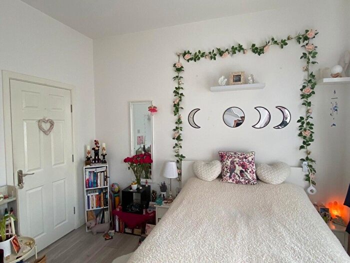 1 Bedroom Flat To Rent In Stoke Newington High Street, London, N16