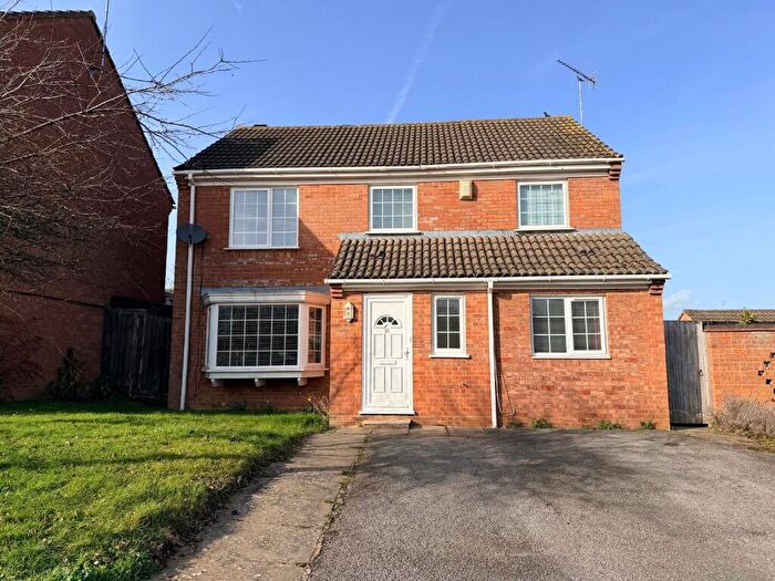 4 Bedroom Detached House For Sale In Badgers Way, Buckingham, MK18