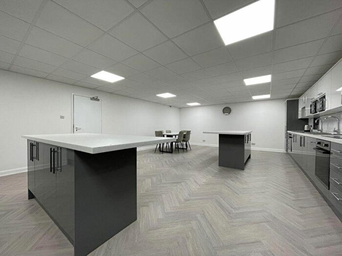 Flat To Rent In Wilbury Villas -, S70