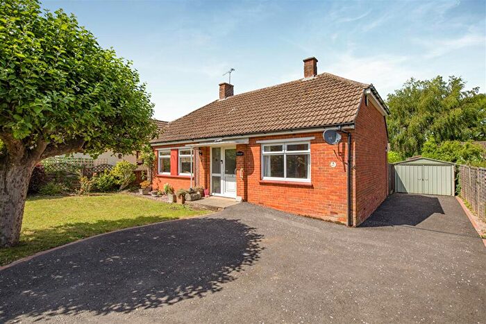 2 Bedroom Detached Bungalow For Sale In Amsbury Road, Coxheath, Maidstone, ME17