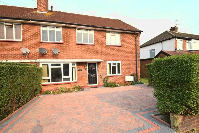 2 Bedroom Maisonette To Rent In Sutton Court Road, Hillingdon, UB10