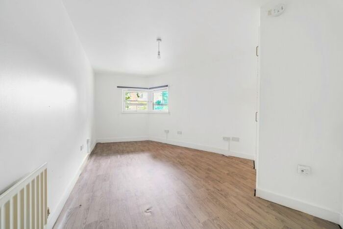 1 Bedroom Flat To Rent In Ladbroke Grove, London, W10