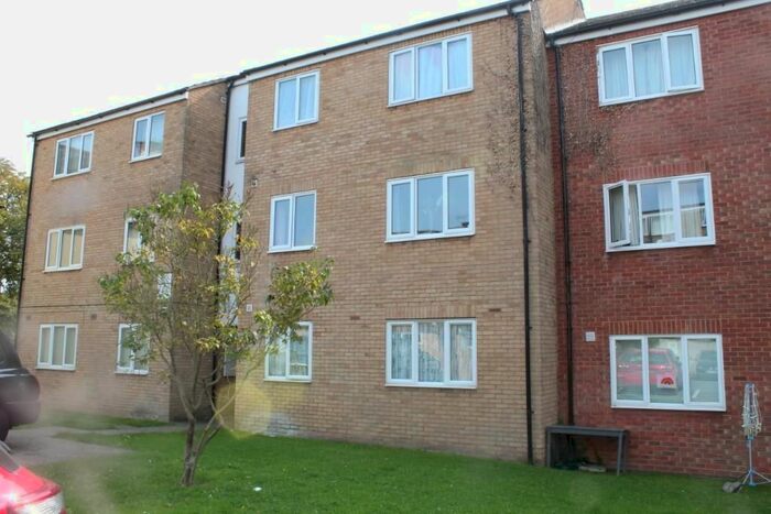 2 Bedroom Flat To Rent In Benyon Path, South Ockendon, Essex RM15