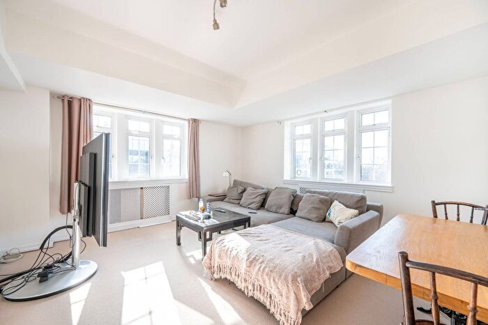 2 Bedroom Flat To Rent In High Street Kensington, High Street Kensington, London, W8