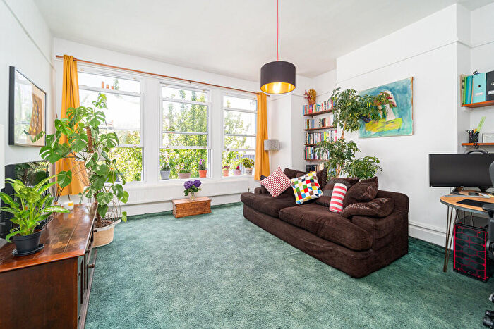 3 Bedroom Apartment For Sale In Fairfield Gardens, Crouch End, N8