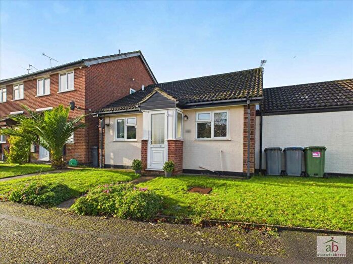 2 Bedroom Link Detached House For Sale In Trinity Close, Kesgrave, IP5