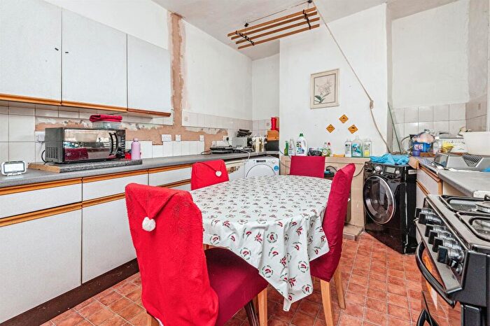 3 Bedroom Terraced House For Sale In Beacon Street, Birkby, Huddersfield, HD2