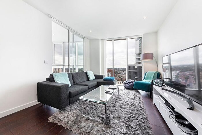 2 Bedroom Flat To Rent In Wandsworth Road, Wandsworth, SW8