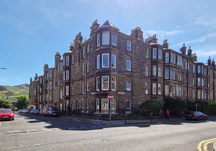 2 Bedroom Flat For Sale In / Cambusnethan Street, Meadowbank, Edinburgh, EH7