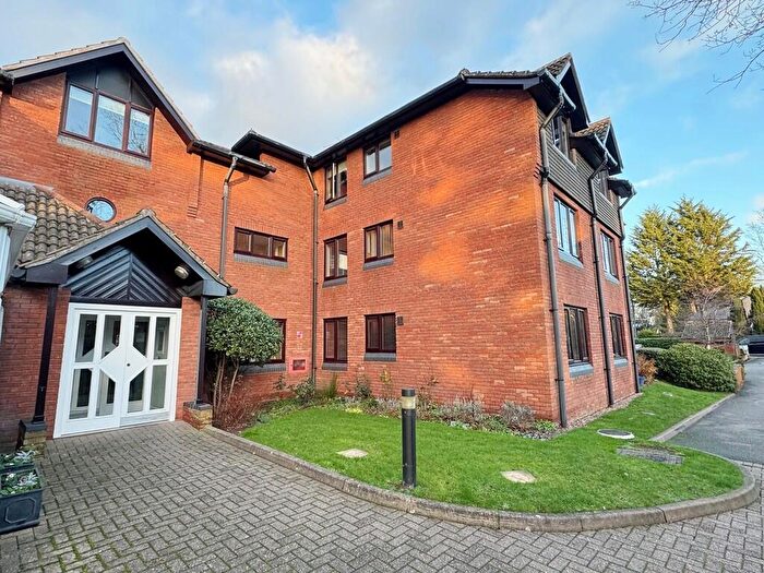 2 Bedroom Apartment For Sale In Oaklands Court, Warwick Road, Kenilworth, CV8