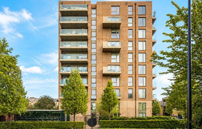 2 Bedroom Duplex For Sale In Ben Jonson Road, Bootmakers Court, E1