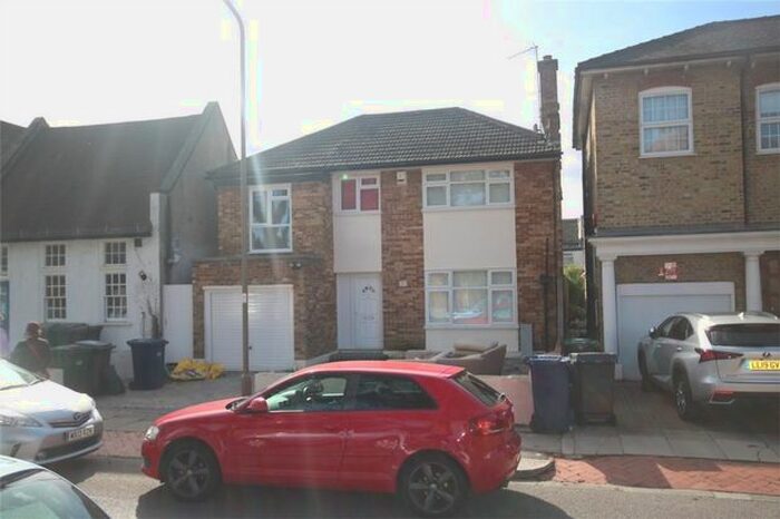 5 Bedroom Detached House To Rent In Essex Park, Finchley N3