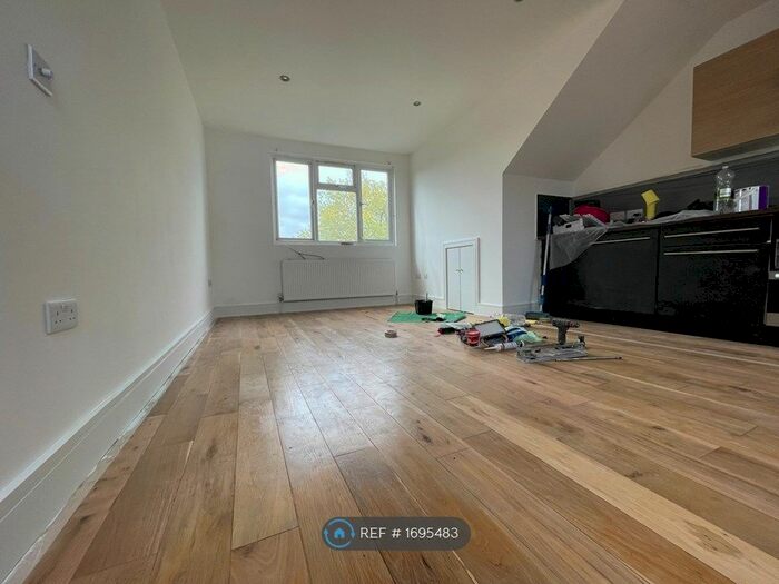 1 Bedroom Flat To Rent In Wellington Gardens, Charlton, SE7