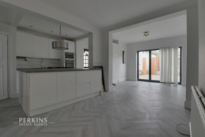 5 Bedroom Semi-Detached House To Rent In Greenford Road, Greenford, UB6