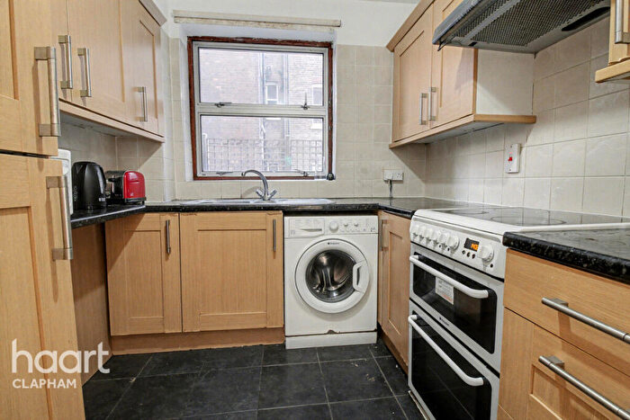 2 Bedroom Apartment To Rent In Parkgate Road, London, SW11