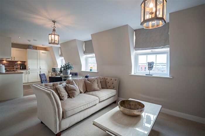 2 Bedroom Flat To Rent In Sissinghurst Court, Solihull, B90