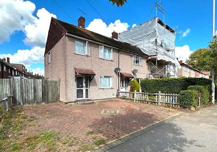 2 Bedroom End Of Terrace House For Sale In Manford Way, Chigwell, IG7