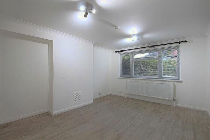 2 Bedroom Maisonette To Rent In Worthing Road, Heston, TW5