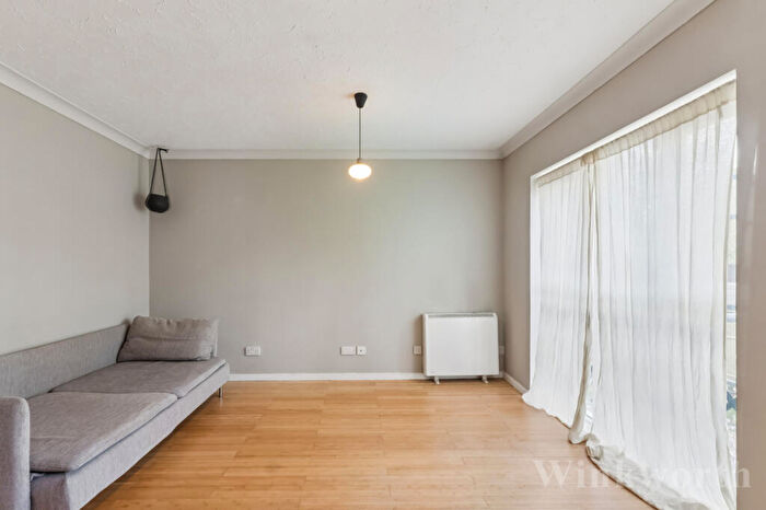 1 Bedroom Apartment For Sale In Farrow Lane, London, SE14