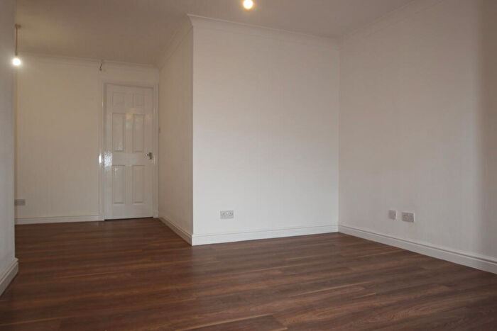 1 Bedroom Flat To Rent In Manse View, Newarthill, ML1