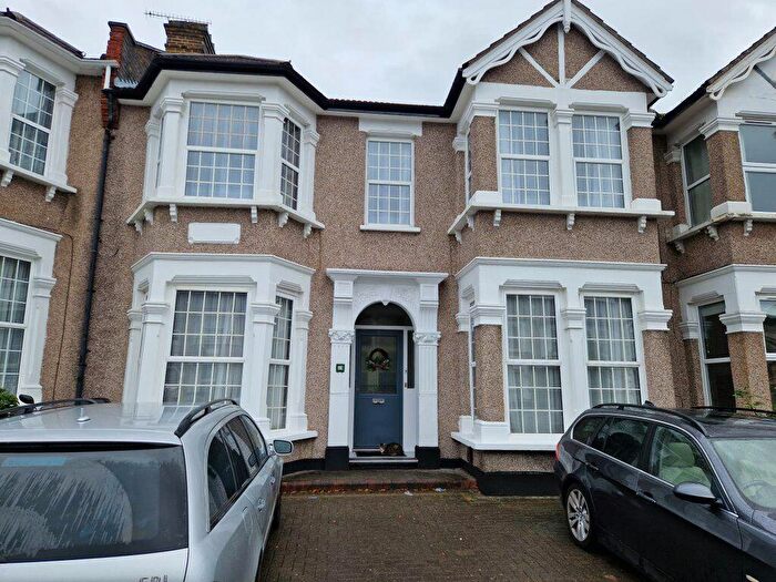 2 Bedroom Flat To Rent In Gants Hill, IG1