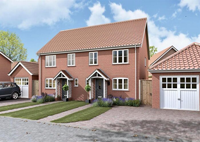 3 Bedroom Semi-Detached House For Sale In Rectory Gardens, Worlingham, NR34