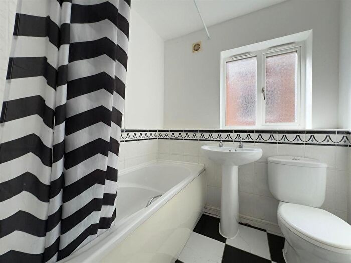 3 Bedroom End Of Terrace House For Sale In Kariba Close, Riverside, S41