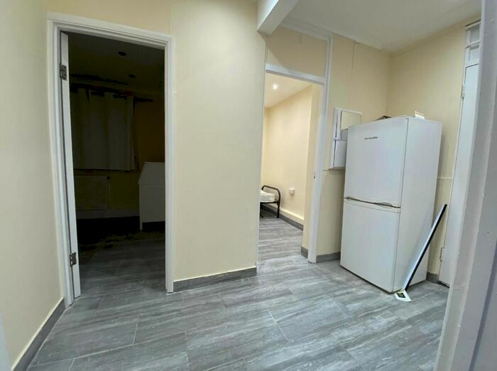 2 Bedroom Flat To Rent In Brandon Estate, London, SE17