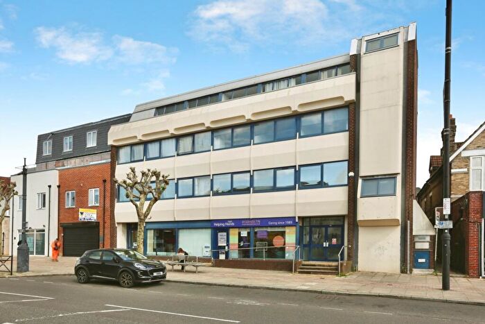2 Bedroom Flat For Sale In West Street, Fareham, Hampshire, PO16