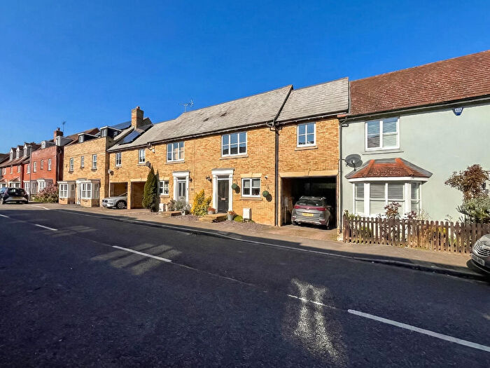 3 Bedroom Link Detached House To Rent In Ranulf Road, Flitch Green, Dunmow, Essex, CM6