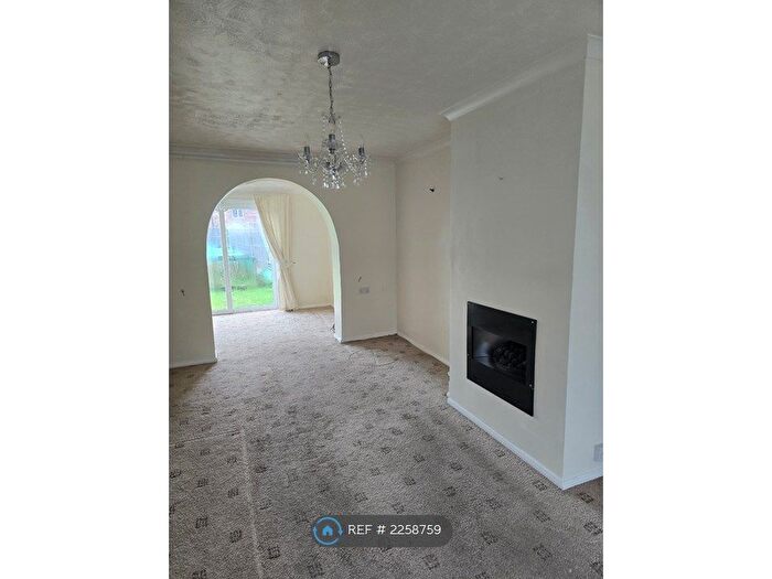 2 Bedroom End Of Terrace House To Rent In Hill Crescent, Gainsborough, DN21