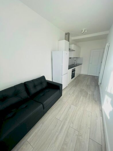 2 Bedroom Flat To Rent In Balham High Road, London, SW12