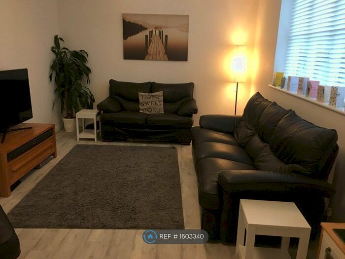 2 Bedroom Flat To Rent In St Cecilia Court, Newport, NP20