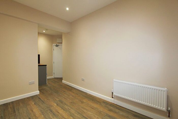 Studio To Rent In Wellington Avenue, Hounslow, TW3