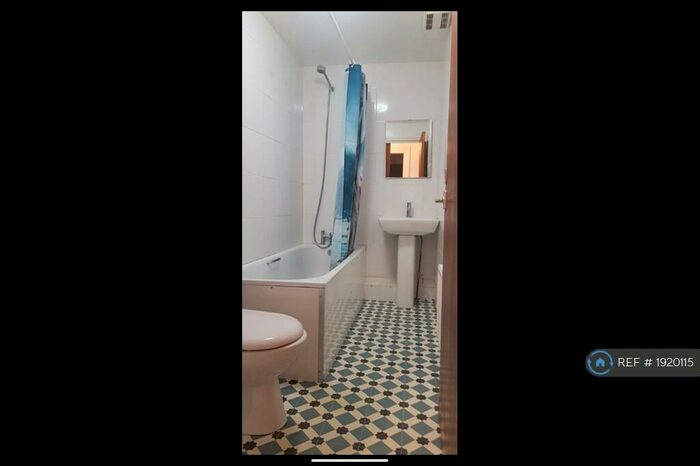 1 Bedroom Flat To Rent In Rokesly Avenue, London, N8