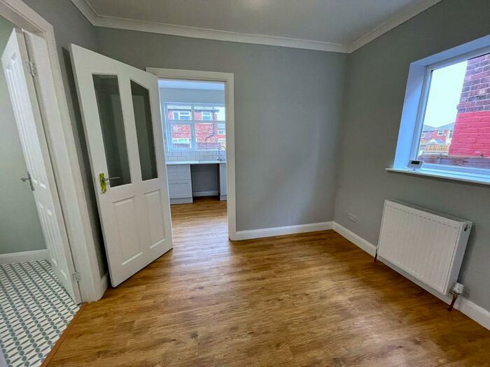 3 Bedroom House To Rent In Waverley Crescent, Droylsden, M43