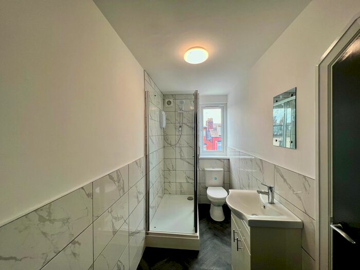 2 Bedroom Flat To Rent In York Road, Leeds, LS9