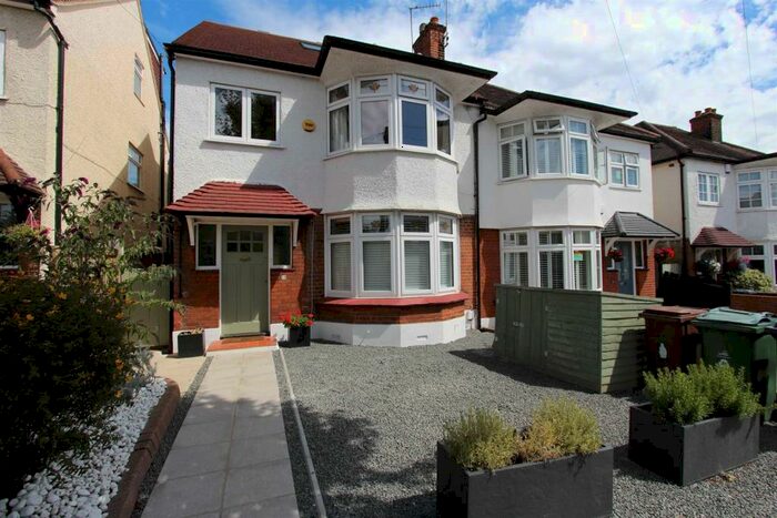 4 Bedroom Semi-Detached House To Rent In Kimberley Road, Chingford, E4