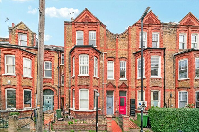2 Bedroom Flat To Rent In Trent Road, London, SW2
