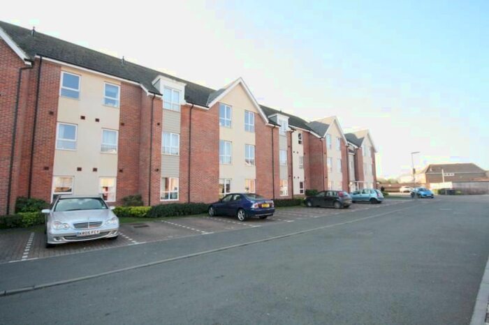 2 Bedroom Flat To Rent In Harrow Close, Addlestone, KT15