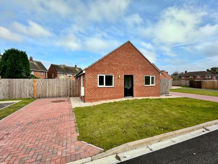 2 Bedroom Detached Bungalow To Rent In Hawkley Road, Wolverhampton, WV1
