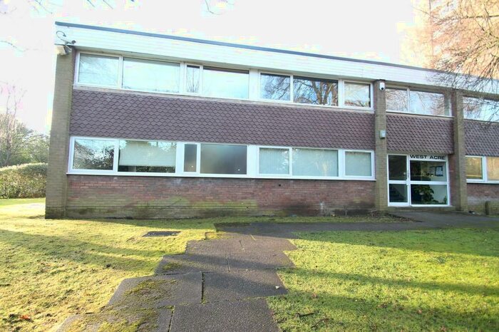 3 Bedroom Ground Flat To Rent In West Acre, Westfield Road, B15