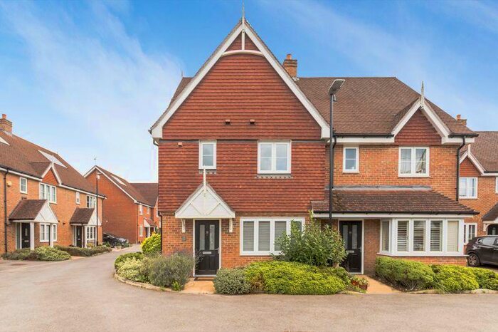 4 Bedroom Semi-Detached House To Rent In Edwards Close, Horsham, RH12