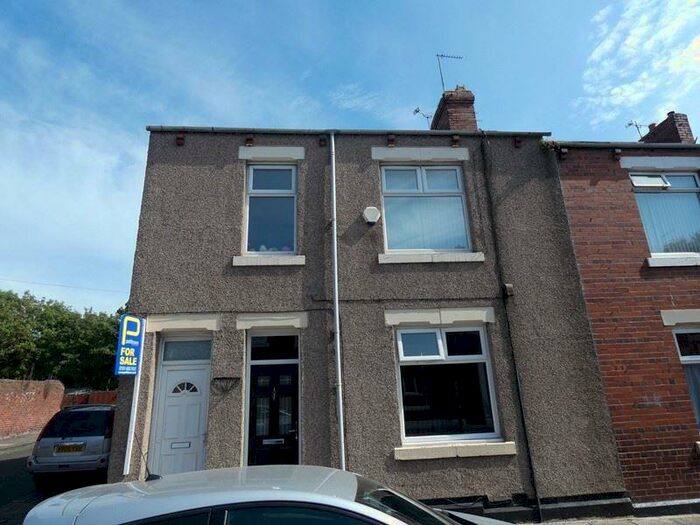 2 Bedroom Flat To Rent In St. Pauls Road, Jarrow, Tyne And Wear, NE32