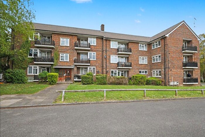 Studio For Sale In Flat, Hawkswood House, Moordale Avenue, Bracknell, RG42