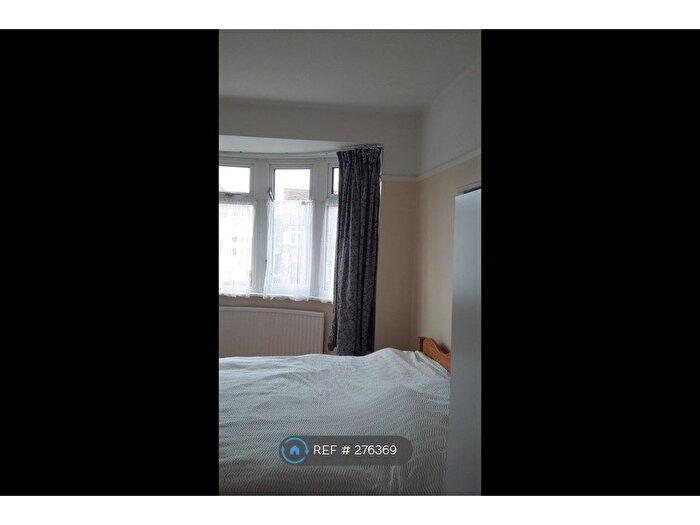 2 Bedroom Flat To Rent In Northampto St, London, N1